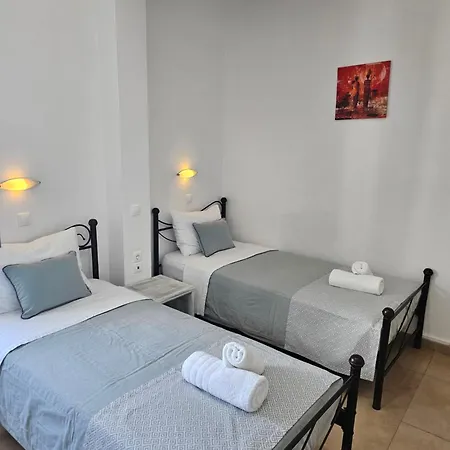 Leta * Fira (Santorini)